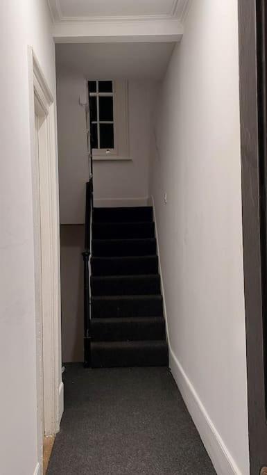 Harry Potter 9 3/4 Flat Apartment Londra Exterior foto