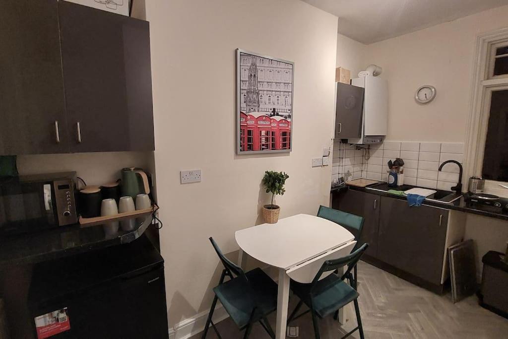 Harry Potter 9 3/4 Flat Apartment Londra Exterior foto