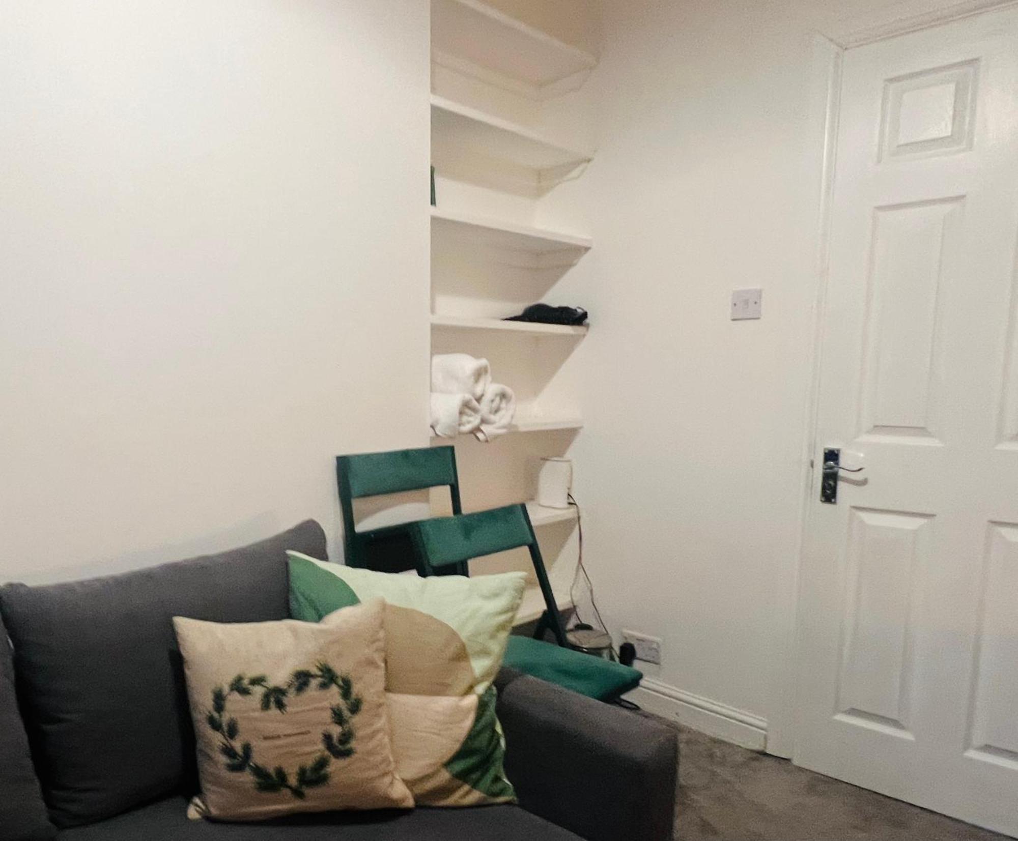 Harry Potter 9 3/4 Flat Apartment Londra Exterior foto